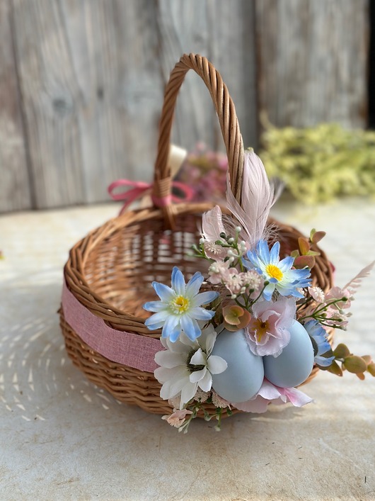 koszyki wielkanocne Wielkanocny koszyczek na święconkę, koszyczek z dekoracją