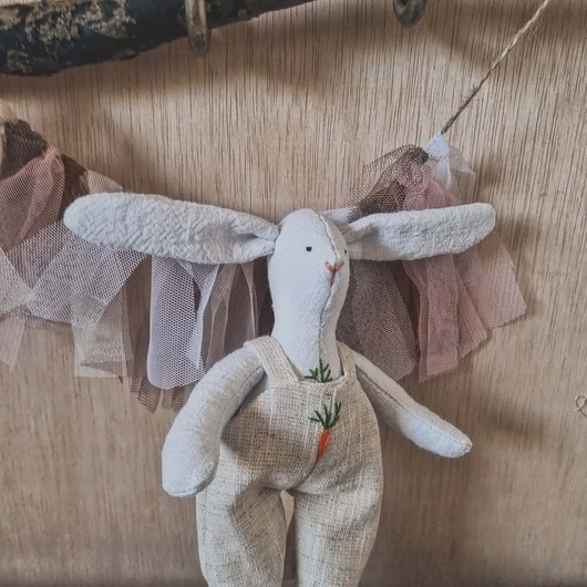 misie i maskotki Królik w ogrodniczkach