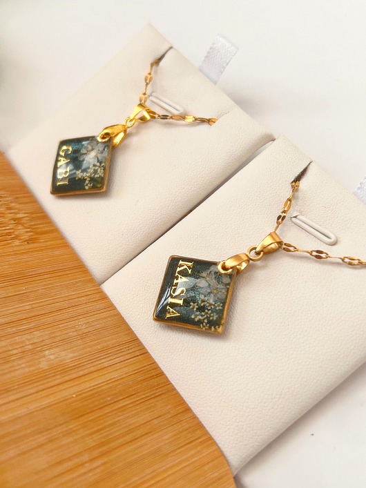 złote naszyjniki Naszyjnik z imieniem - personalizowana biżuteria na prezent