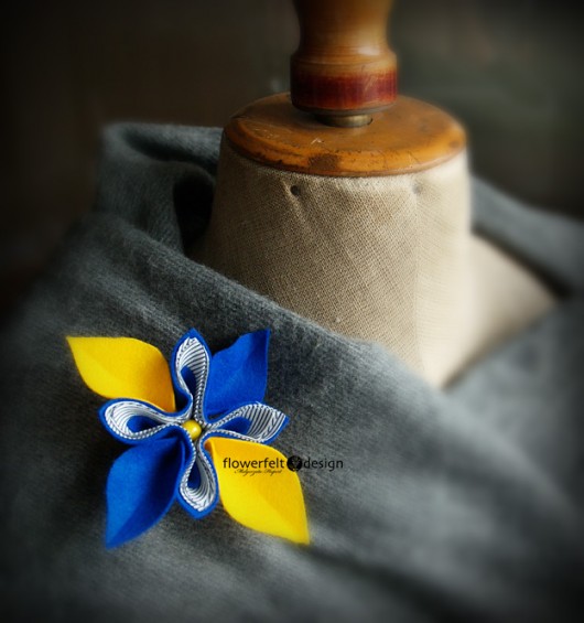 pasiasta z żółtym i indygo FlowerFelt Design