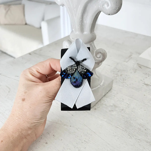 broszki Broszka ART BZYK 1ręcznie haftowana przypinka owady koraliki