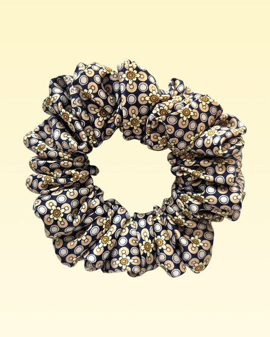 gumki do włosów Scrunchie MIDI czarna w kwiatki