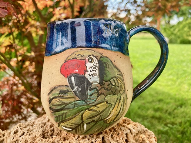 Kubek ręcznie malowany "Ara" NG Autorska bizuteria ceramiczna