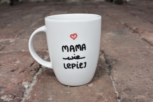 Mama wie lepiej! - personalizowany kubek Pracownia Faramuszka