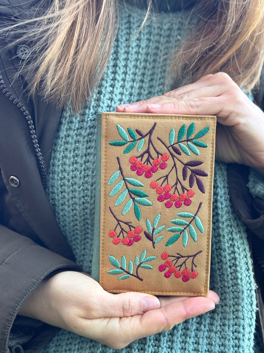 portfele damskie Haftowany portfel - jarzębina na szałwii