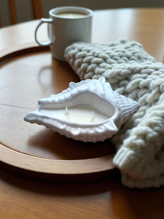 świeczniki i świece Świeca sojowa  w naczyniu gipsowym SIMPLE WHITE, inspirowana La vie est belle