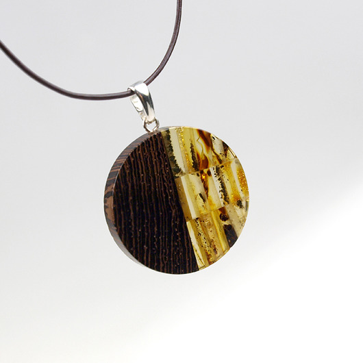 KLIMT - wisior z drewna i bursztynu AmberTree