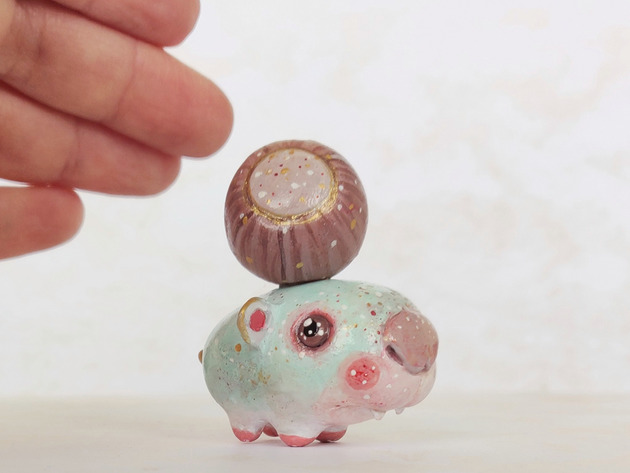 figurki i rzeźby Zębaty Stworek z Orzechem Laskowym - Figurka