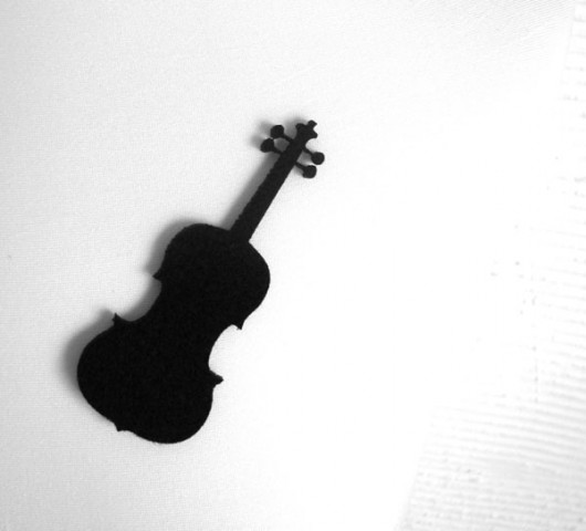 felt violin... felt label