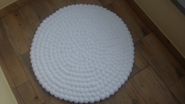 Pomponowy Dywan - 1metr 20 cm. Lovekulkowe