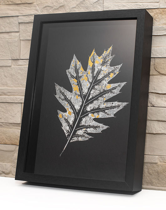 grafiki i ilustracje Obraz grafika botaniczna w ramce A4. Pozłacany liść dębu