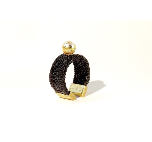 pierścionek ze skóry płaszczki i perły  4 Seasons Jewelry