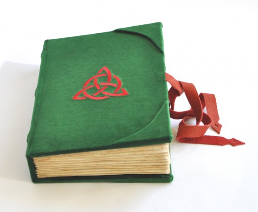 księga TRIQUETRA papirell