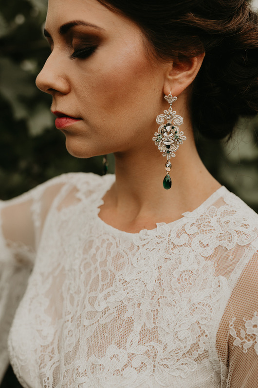 Biżuteria ślubna Szmaragdowe kolczyki ślubne Lace Me