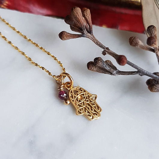 złote naszyjniki Hamsa i granat