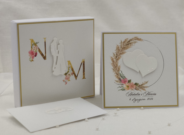 zaproszenia i kartki na ślub Kartka ślubna w pudełku z inicjałami Młodej Pary, WB 3A