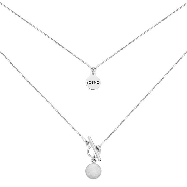 srebrne naszyjniki Srebrny naszyjnik z białą żywicą i ozdobnym zapięciem