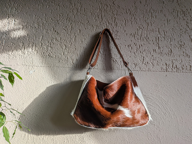 torby na ramię Średniej wielkości torebka ze skóry naturalnej z włosem