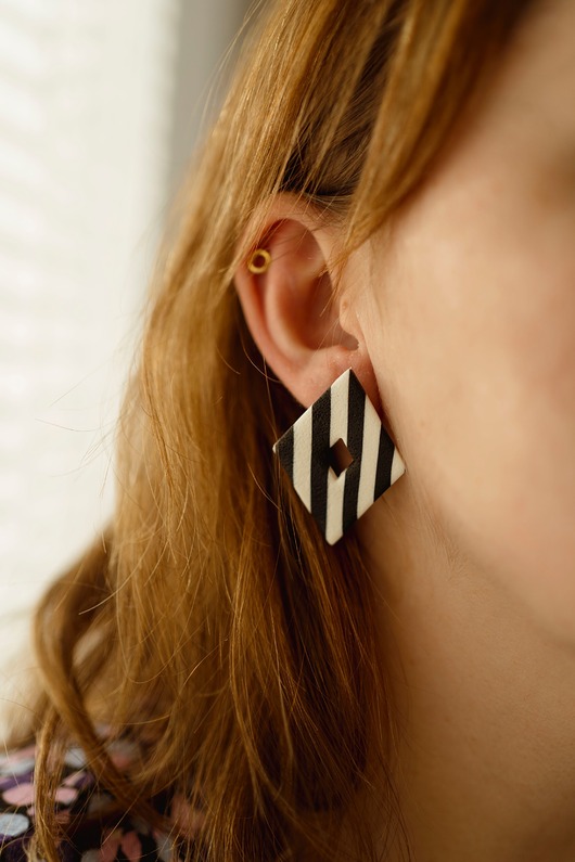 kolczyki z masy plastycznej Minimalistyczne sztyfty w geometrycznym kształcie