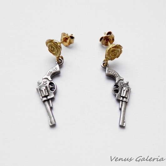 kolczyki pozłacane Rewolwery z różyczkami - kolczyki srebrne