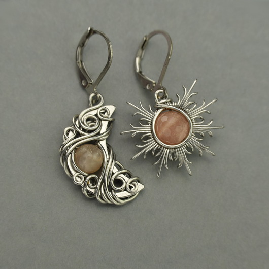 kolczyki wire wrapping Asymetryczne kolczyki księżyc i słońce kamień słoneczny wire wrapping