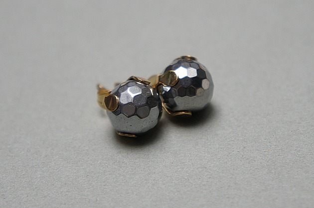kolczyki z kamieniami Dots - hematyt silver /alloys collection/ - sztyfty