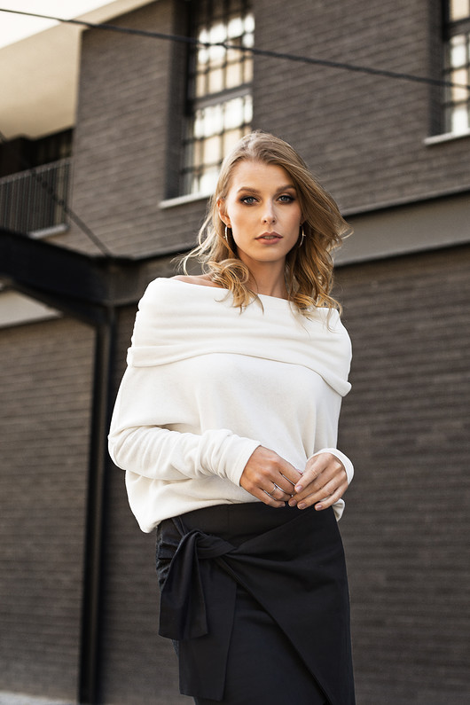 Sweter wełniany z szerokim wywijanym golfem f.ADD