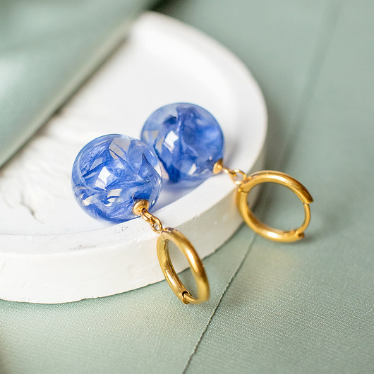 kolczyki z żywicy Kolczyki z płatkami bławatka