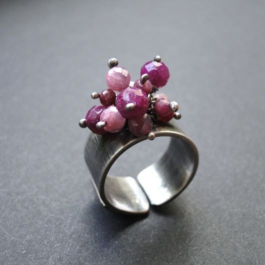 pierścionki srebrne Pierścień Wrzos z rubinami