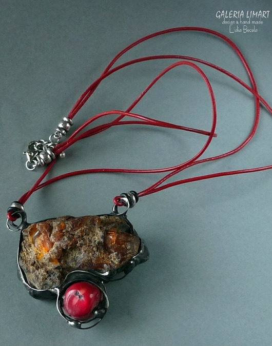 wisiory Bursztyn gigant z koralem, wisior handmade
