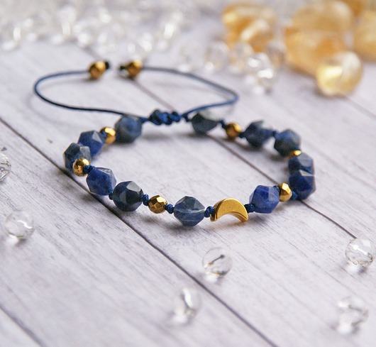 bransoletki z kamieni naturalnych Amulet LUNULA - sodalit - uspokaja
