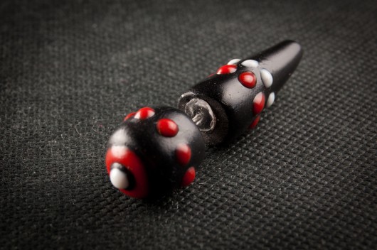 Czarny fake plug chabersztyna