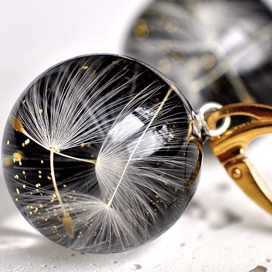 Kolczyki pozłacane z dmuchawcami w żywicy Grol Jewellery