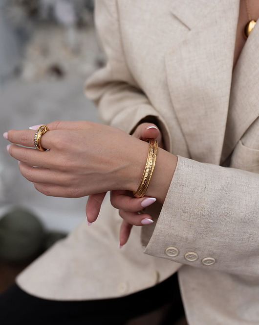 bransoletki złote Szeroka złota młotkowana bransoletka ze stali chirurgicznej premium Paraiso Z