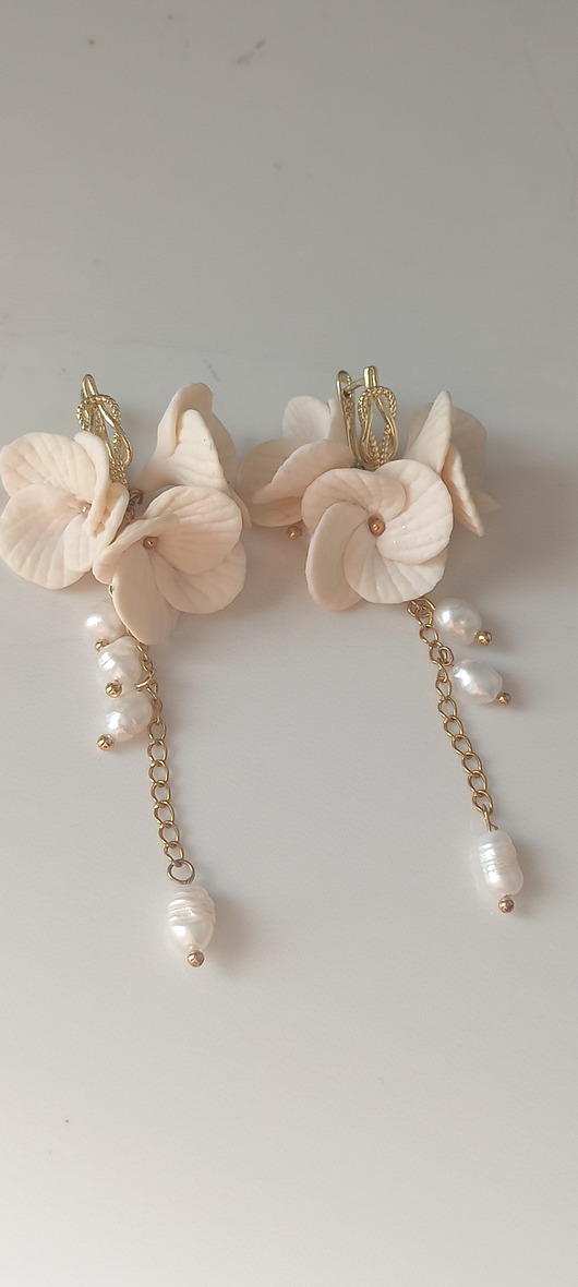 Biżuteria ślubna Koszyki ślubne kwiaty biała hortensja ręcznie robione z glinki polimerowej