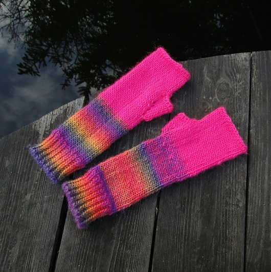 neon w różu/ mitenki agat handmade