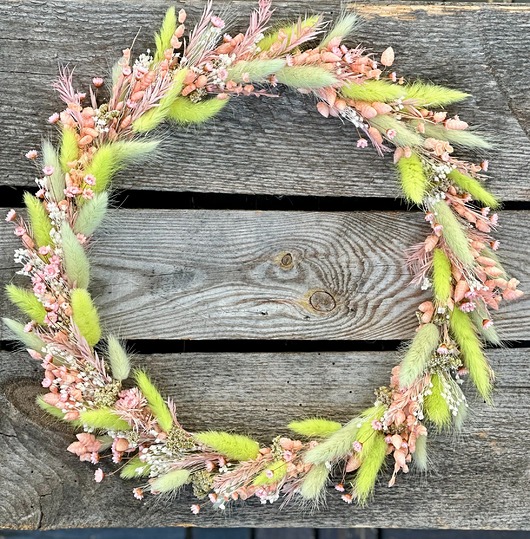 wianki Wianek z naturalnych, suszonych roślin na metalowej obręczy