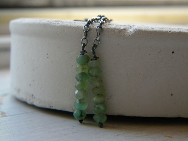 kolczyki wire wrapping chryzoprazy  na łańcuszku - kolczyki
