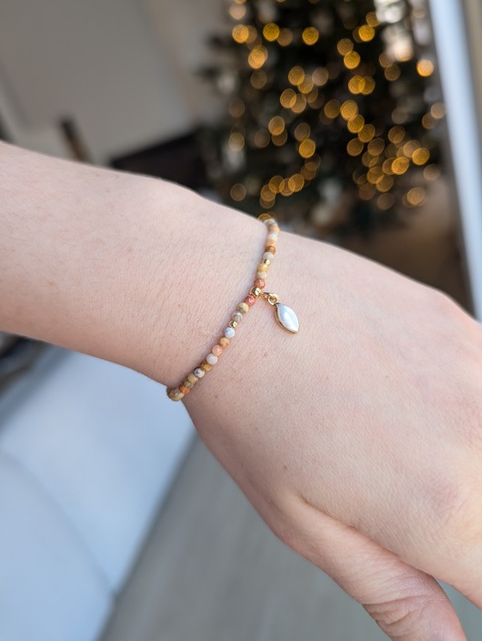 bransoletki z kamieni naturalnych Agat i kamień księżycowy w złocie - bransoletka na gumce