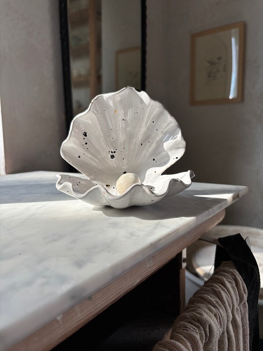 pojemniki na biżuterię Ceramiczna muszelka w czarno złote ciapki na biżuterię prezent dla niej