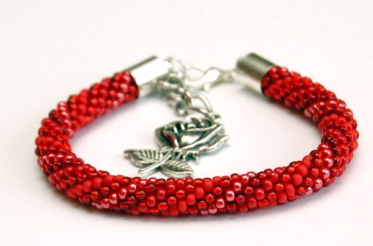 210.Bransoletka koralikowa cieniowana czerwona MadeByInati