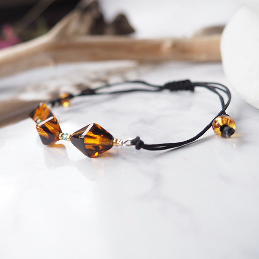 bransoletki na sznurku AMBER GLASS - interesująca bransoletka z regulacją