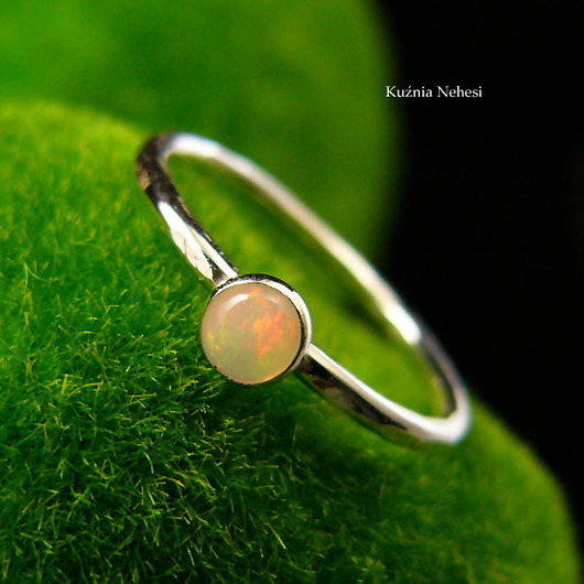 pierścionki srebrne Pierścień Drobinek - Opal Etiopski Srebro 4mm
