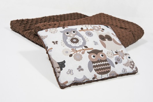 Podusia do wózka - czekoladowe sowy - 23x30 cm Minky and Cotton