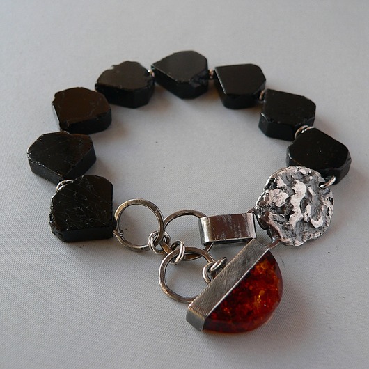 bransoletki srebrne -czarny turmalin i koniakowy bursztyn-