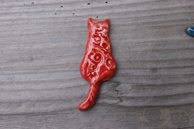 magnesy Ceramiczny magnes kot  czerwony ornament