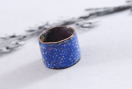 BLUE RING – emaliowana obrączka Dorota Oyrzanowska