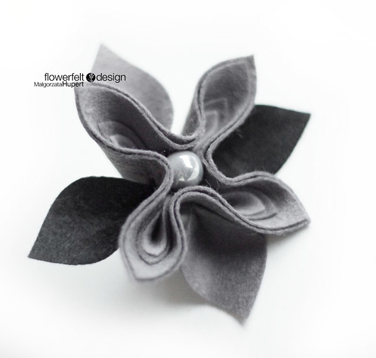 Grey - broszka FlowerFelt Design