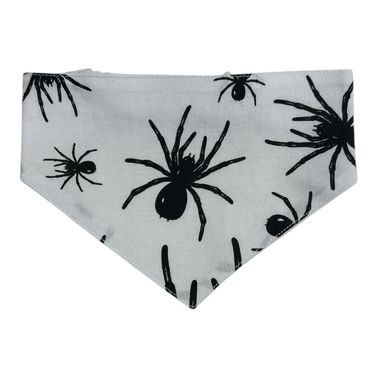 ubranka dla zwierząt Bandana halloween dla psa na gumce rozmiar S/M (34-40cm)  wzór pająki