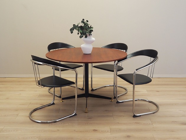 krzesła Komplet czterech krzeseł, włoski design, lata 80, produkcja: Włochy